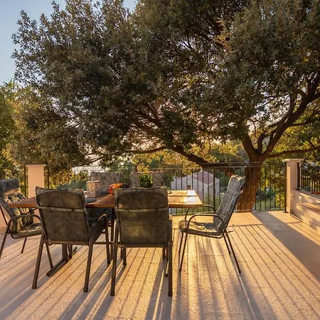 Vila Holiday House With Pool, Close To The Botnical Garden