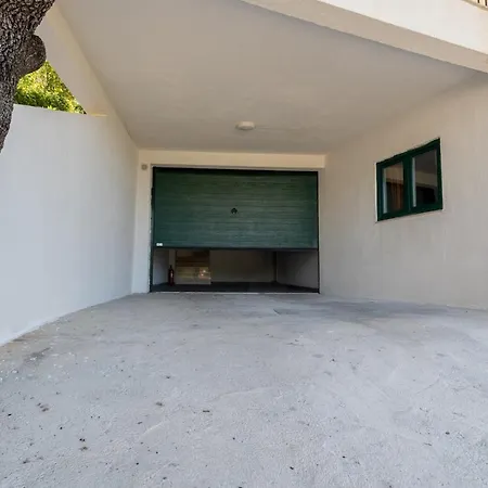 Holiday House With Pool, Close To The Botnical Garden *