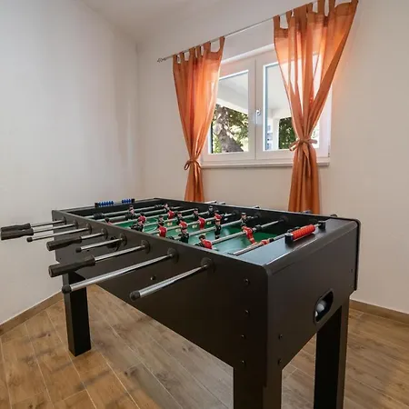Holiday House With Pool, Close To The Botnical Garden