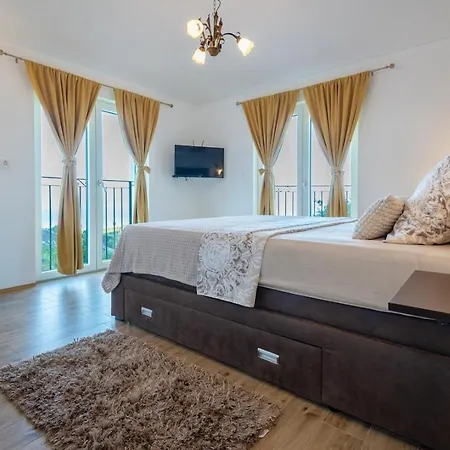 Holiday House With Pool, Close To The Botnical Garden *