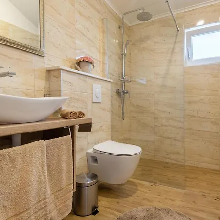 빌라 Holiday House With Pool, Close To The Botnical Garden 마카르스카