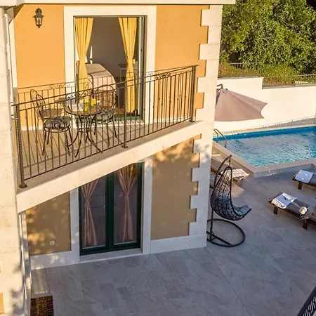 Holiday House With Pool, Close To The Botnical Garden 빌라