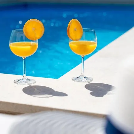 Holiday House With Pool, Close To The Botnical Garden